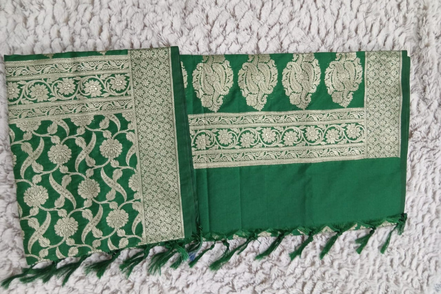 Duppatta with Floral and Leaves in Banarasi Weave