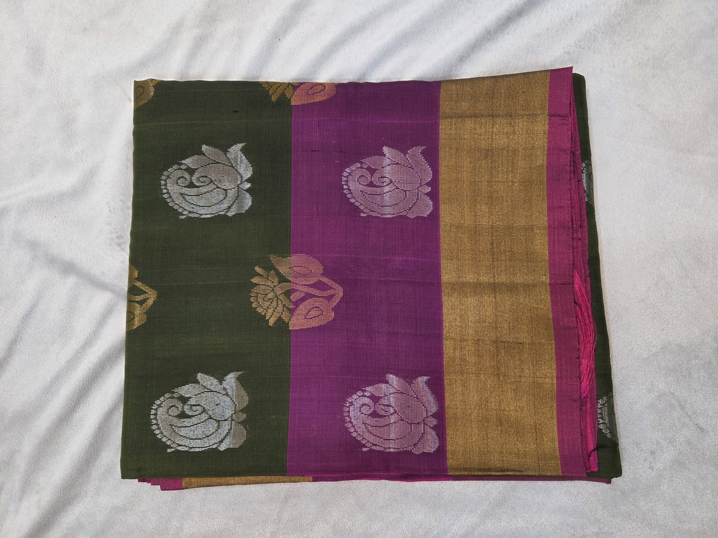 Green Color Uppada Pattu Saree with Flower Buta