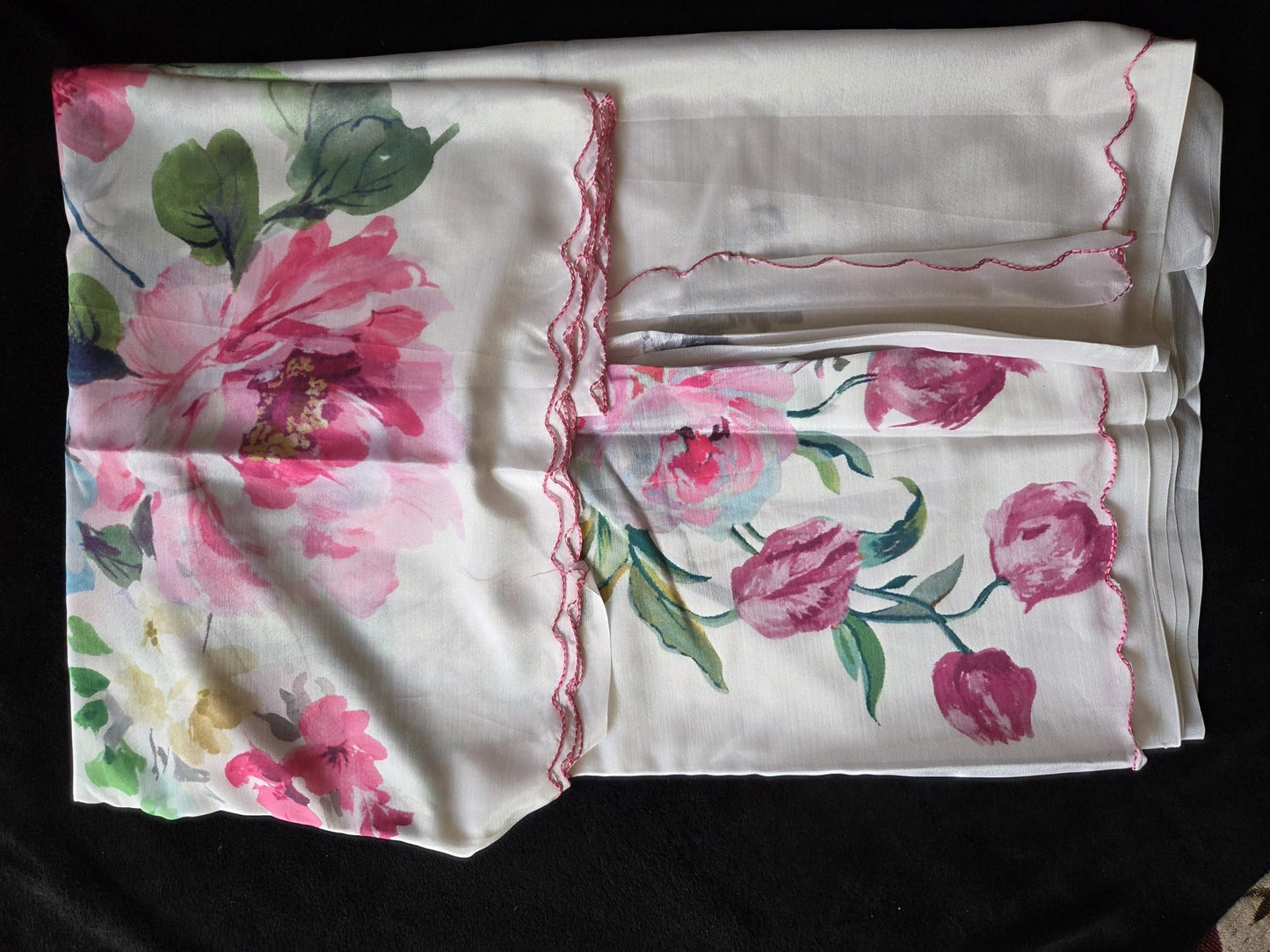 Chinnon Silk Sarees With Floral Print - VSL Collections